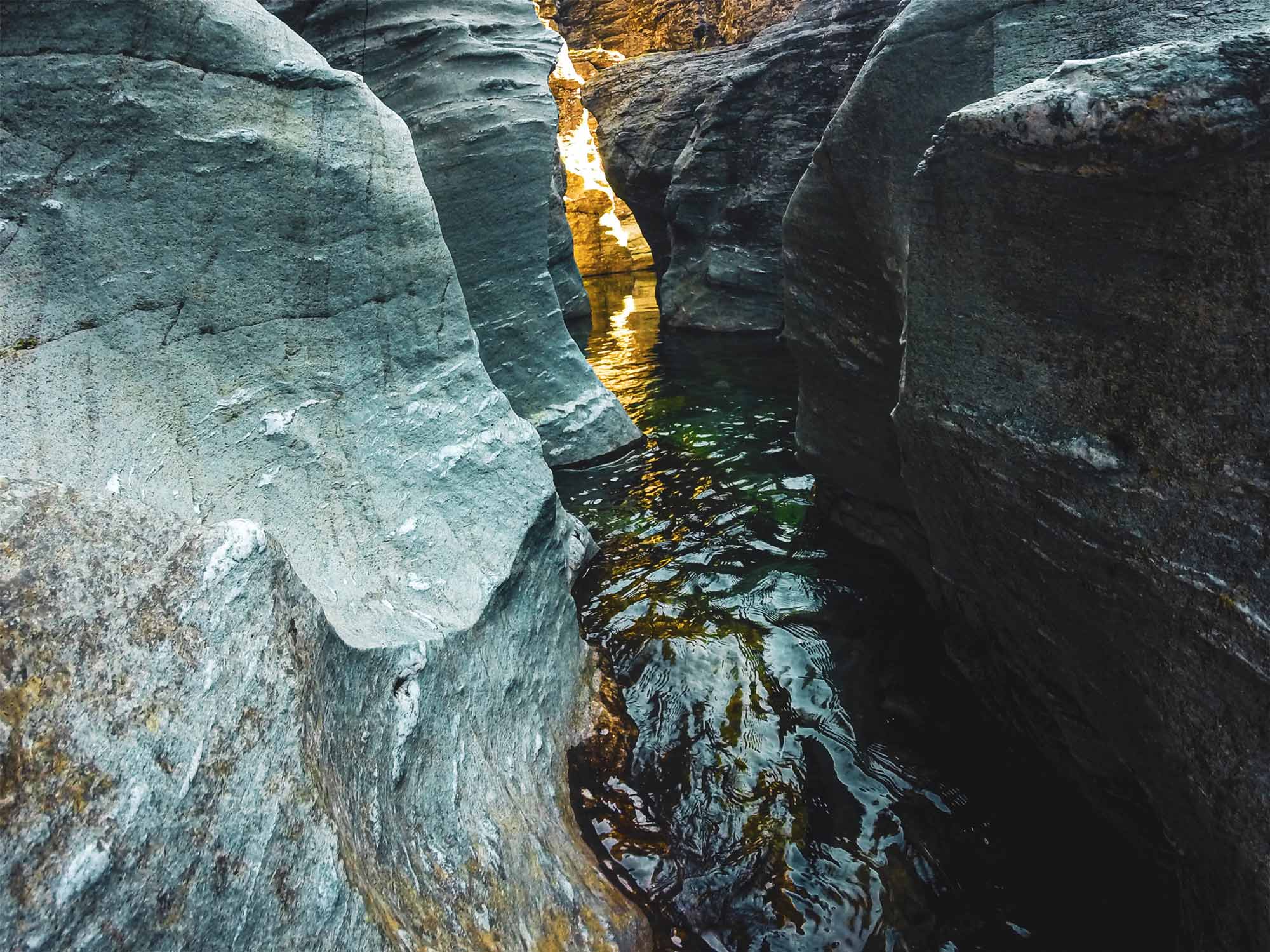 Activité canyoning à la demi-journee sur le parcours du Haut Roujanel avec Nature Canyon en Ardèche et Lozère